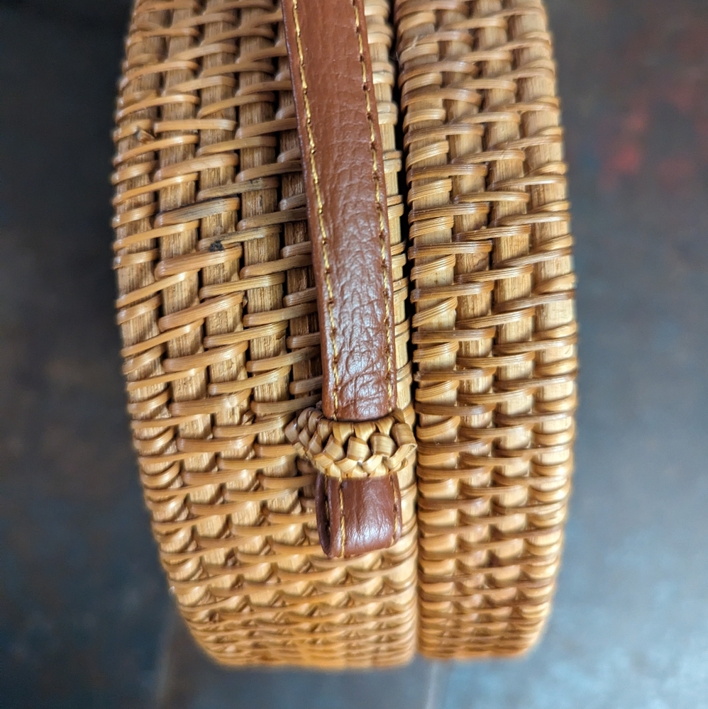 Round Rattan Crossbody Purse - Picture 5 of 6